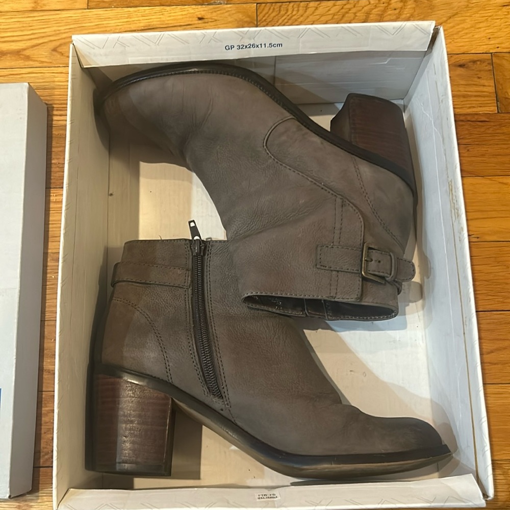 GRAY BOOTS!!!